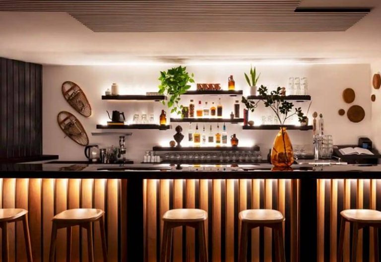 Tata Lodge bar 768x528