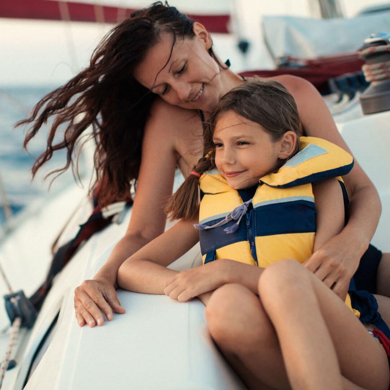 travelers mom daughter 768x768